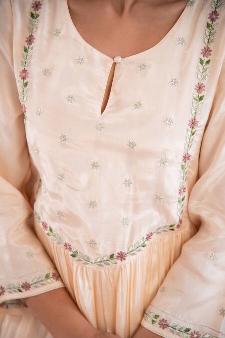 Seher Jaipur_Cream Embroidery Round , Keyhole Zinath Kurta Set _at_Aza_Fashions