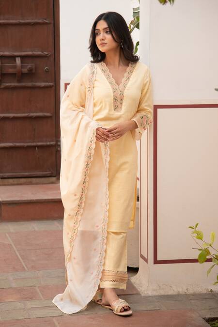 Seher Jaipur_Yellow Embroidery V-neck Amani Kurta Set _Online_at_Aza_Fashions