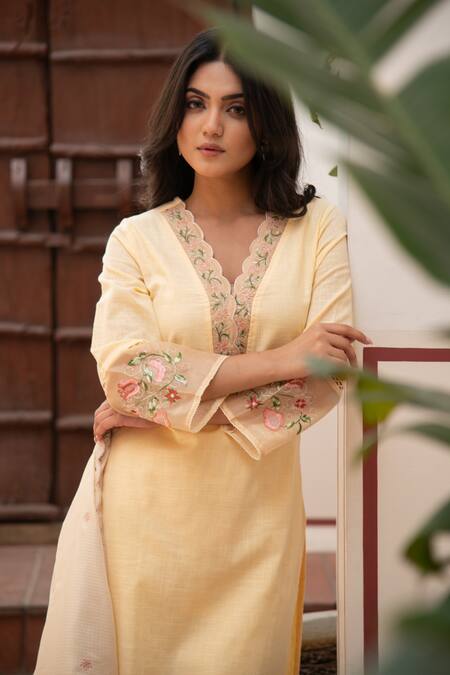 Buy_Seher Jaipur_Yellow Embroidery V-neck Amani Kurta Set _Online_at_Aza_Fashions