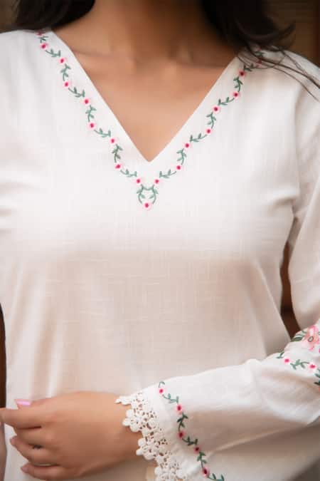 Seher Jaipur_White Muslin Embroidery V-neck Yasmin Silk Kurta Set _Online_at_Aza_Fashions