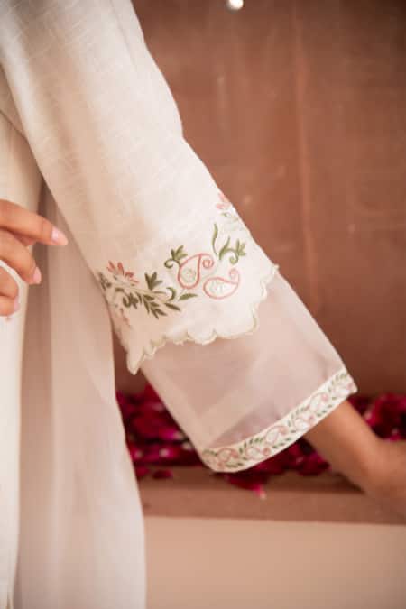 Seher Jaipur_Off White Embroidery V-neck Nayla Kurta Set _Online_at_Aza_Fashions