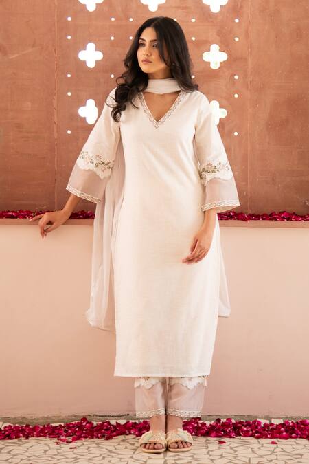 Seher Jaipur_Off White Embroidery V-neck Nayla Kurta Set _at_Aza_Fashions