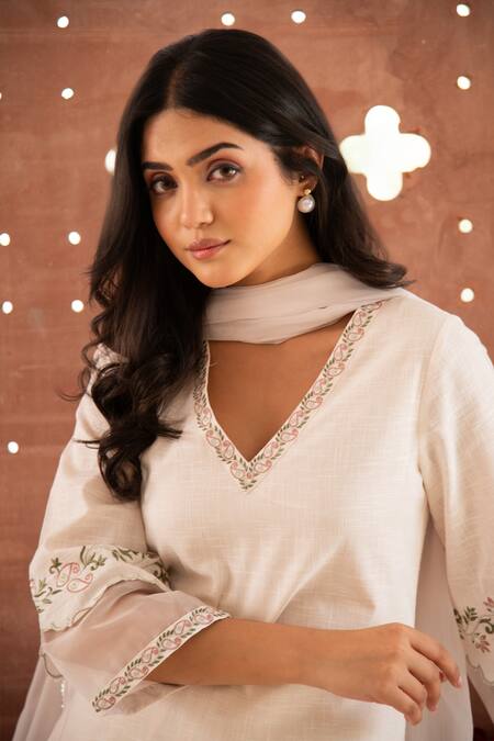 Buy_Seher Jaipur_Off White Embroidery V-neck Nayla Kurta Set 