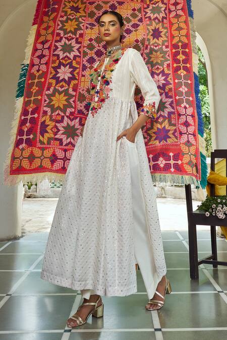Shraddha Rambhia Ivory Silk Embroidery Round Neck Slub Kurta Set With Yellow Dupatta Online at Aza Fashions Shraddha Rambhia_Ivory Silk Embroidery Round Neck Slub Kurta Set With Yellow Dupatta_Online_at_Aza_Fashions