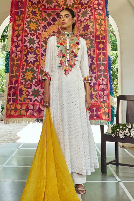 Shop Shraddha Rambhia Ivory Silk Embroidery Round Neck Slub Kurta Set With Yellow Dupatta at Aza Fashions Shop_Shraddha Rambhia_Ivory Silk Embroidery Round Neck Slub Kurta Set With Yellow Dupatta_at_Aza_Fashions