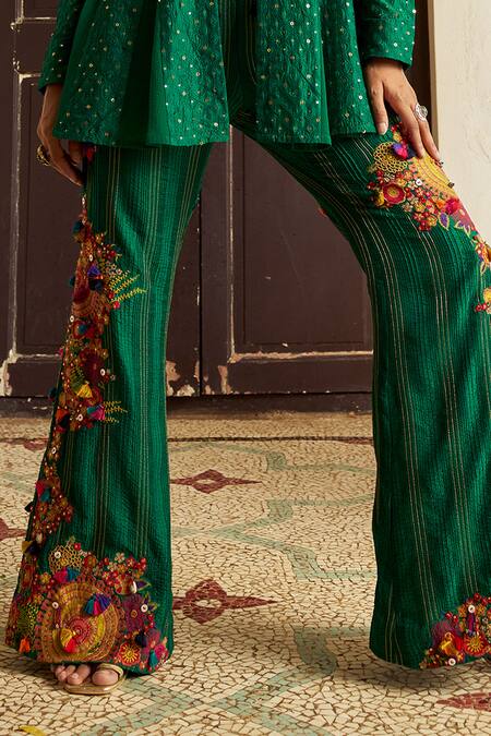 Shraddha Rambhia_Green Silk Embroidery V-neck Floral Kurta Set_Online_at_Aza_Fashions