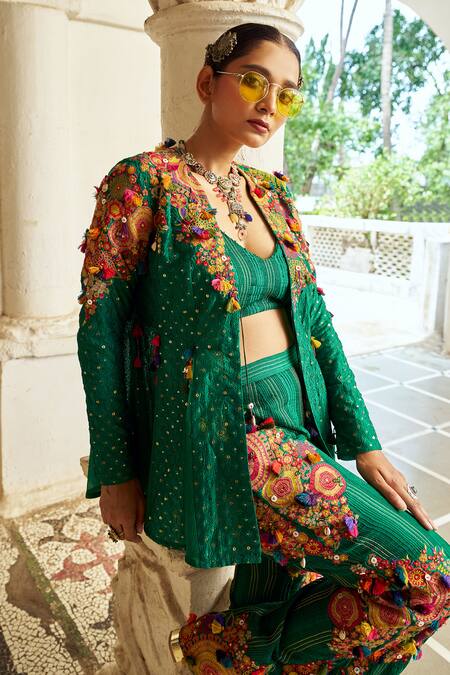 Shraddha Rambhia_Green Silk Embroidery V-neck Floral Kurta Set_at_Aza_Fashions
