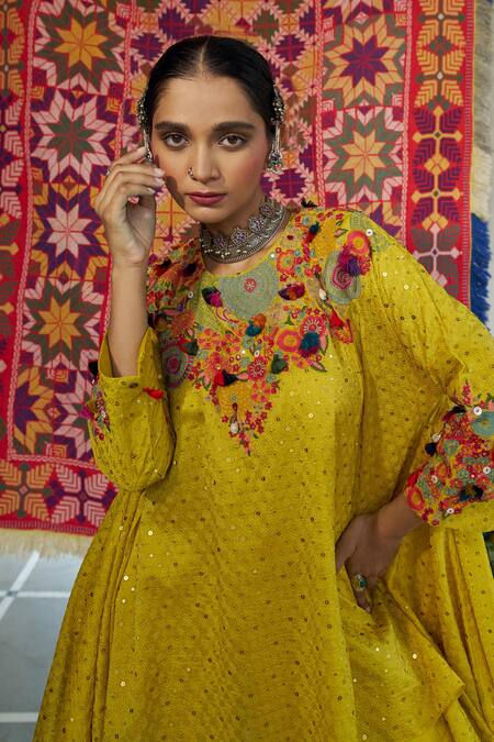 Shop Shraddha Rambhia Yellow Silk Beads, Sequins Round Neck Slub Kurta Set Online at Aza Fashions Shop_Shraddha Rambhia_Yellow Silk Beads, Sequins Round Neck Slub Kurta Set_Online_at_Aza_Fashions