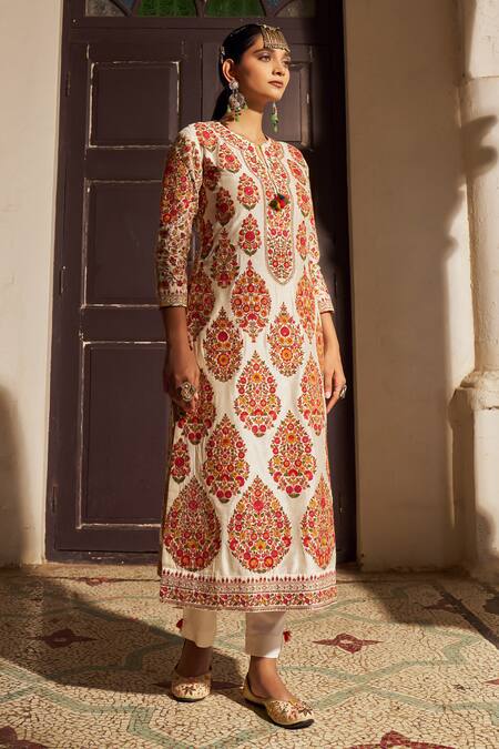 Shraddha Rambhia_Ivory Floral Embroidered Kurta Set_Online_at_Aza_Fashions