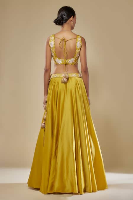 Shop Mehak Murpana Yellow , Organza, Silk Tassels, Embroidery Round Classic Lehenga Set at Aza Fashions Shop_Mehak Murpana_Yellow , Organza, Silk Tassels, Embroidery Round Classic Lehenga Set _at_Aza_Fashions