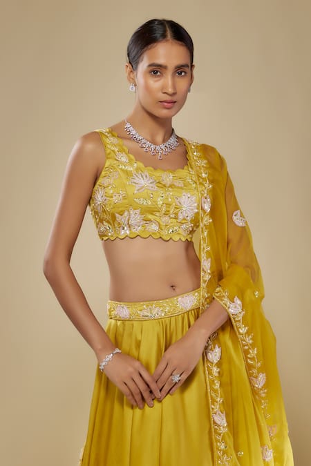 Buy Mehak Murpana Yellow , Organza, Silk Tassels, Embroidery Round Classic Lehenga Set Online at Aza Fashions Buy_Mehak Murpana_Yellow , Organza, Silk Tassels, Embroidery Round Classic Lehenga Set _Online_at_Aza_Fashions