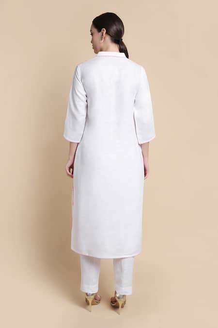 Bhairavi Jaikishan_White Linen Embroidery Mandarin Collar Kurta _Online_at_Aza_Fashions