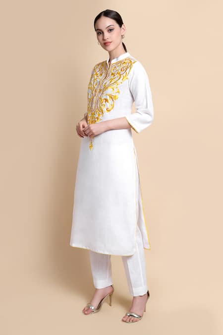 Bhairavi Jaikishan_White Linen Embroidery Mandarin Collar Kurta _at_Aza_Fashions