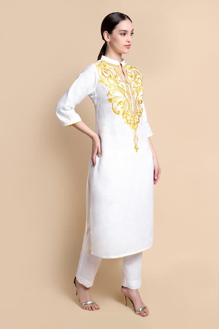 Bhairavi Jaikishan_White Linen Embroidery Mandarin Collar Kurta Set _at_Aza_Fashions