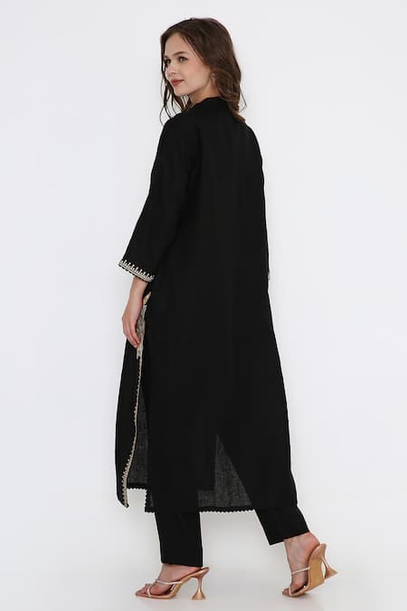 Bhairavi Jaikishan Black Embroidered Kurta Set 