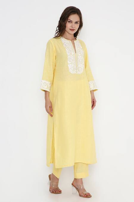 Bhairavi Jaikishan_Yellow Linen Embroidery Split V-neck Kurta Set _at_Aza_Fashions