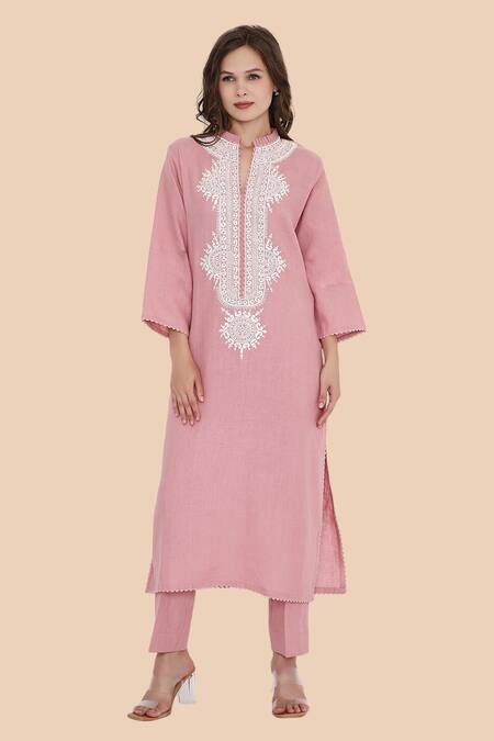 Bhairavi Jaikishan_Pink Linen Embroidery Split V-neck Kurta _Online_at_Aza_Fashions