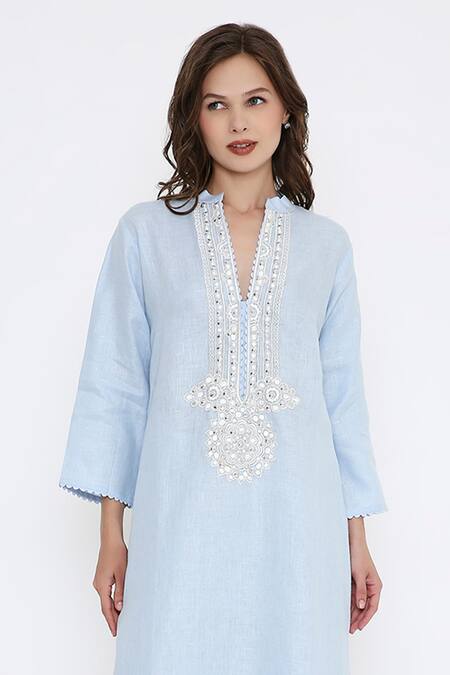 Bhairavi Jaikishan_Blue Linen Embroidery, Beads Split V-neck Kurta Set _at_Aza_Fashions