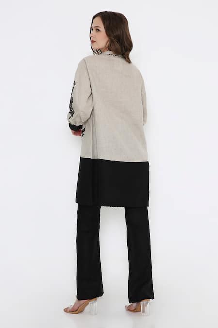 Bhairavi Jaikishan Black & Beige Floral Embroidered Kurta 