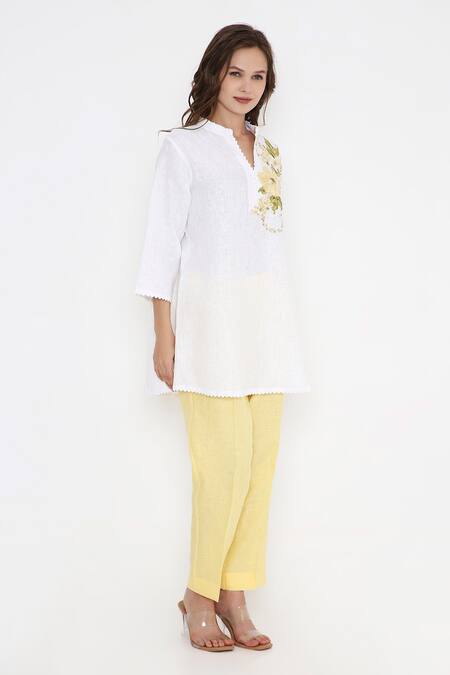 Bhairavi Jaikishan_White Linen Embroidery Mandarin Collar Kurta _Online_at_Aza_Fashions