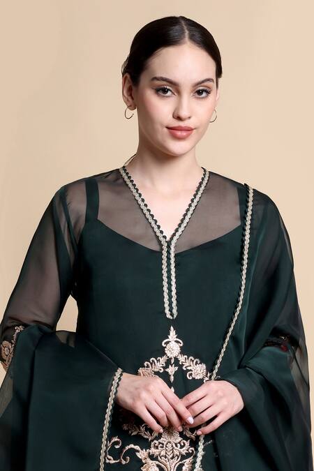 Bhairavi Jaikishan_Green Organza, Satin Embroidery V-neck Forest Designer Kurta Set _Online_at_Aza_Fashions