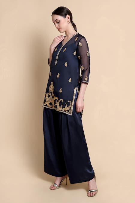 Bhairavi Jaikishan_Blue Organza, Satin Embroidery V-neck Kurta Set _Online_at_Aza_Fashions