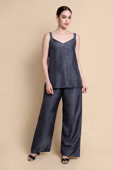 Bhairavi Jaikishan_Gray Organza, Silk Embroidery, Sequins Split V-neck Grey Kurta Set _Online_at_Aza_Fashions