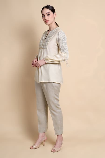 Bhairavi Jaikishan_White Silk Embroidery, Beads Split V-neck Munga Kurta _Online_at_Aza_Fashions