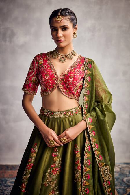 Buy_Aman Takyar_Green Embroidery V-neck Woodbine Lehenga Set _Online_at_Aza_Fashions