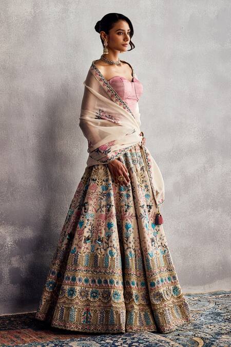 Buy_Aman Takyar_Ivory Embroidery Sweetheart Neck Fusion Lehenga Set 
