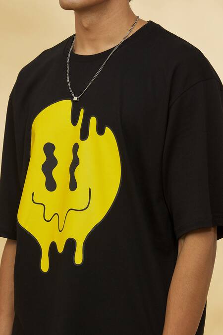 Theorem_Black Cotton Melted Smiley Graphic T-shirt _at_Aza_Fashions
