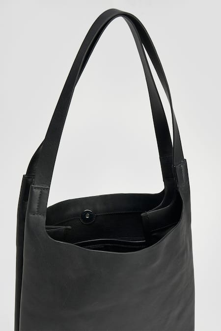 Perona Black Kiera Vintage Lamb Leather Handbag Online at Aza Fashions Perona_Black Kiera Vintage Lamb Leather Handbag _Online_at_Aza_Fashions