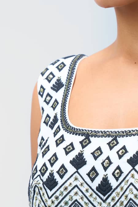 Samyukta Singhania_White Georgette Embroidery Round Neck Geometric Print Anarkali Set _Online_at_Aza_Fashions