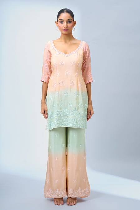 Samyukta Singhania_Peach Georgette, Chiffon Embroidery, Sequins V-neck Ombre Kurta Set _Online_at_Aza_Fashions