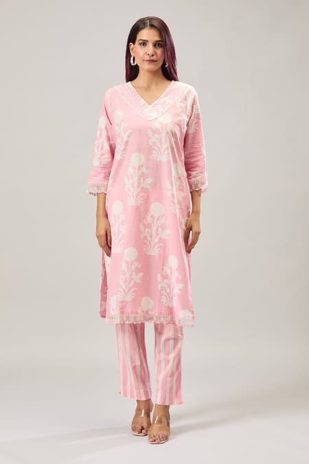 Buy_Naintara Bajaj_Pink Cotton Embroidery V-neck Printed Kurta Set _Online_at_Aza_Fashions