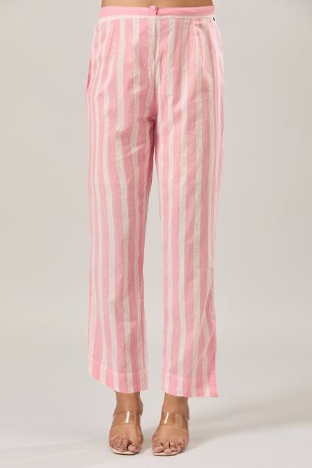 Naintara Bajaj_Pink Cotton Embroidery V-neck Printed Kurta Set _at_Aza_Fashions