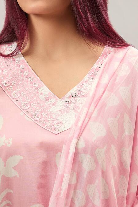 Buy_Naintara Bajaj_Pink Cotton Embroidery V-neck Printed Kurta Set 