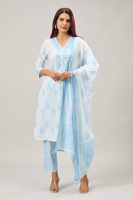 Shop_Naintara Bajaj_Blue Cotton Embroidery V-neck Printed Kurta Set _Online_at_Aza_Fashions