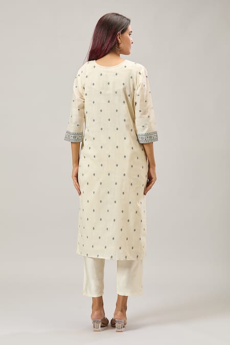 Shop_Naintara Bajaj_Off White Cotton Round Neck Printed Kurta Set _at_Aza_Fashions
