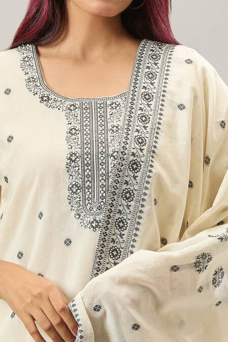 Buy_Naintara Bajaj_Off White Cotton Round Neck Printed Kurta Set _Online_at_Aza_Fashions