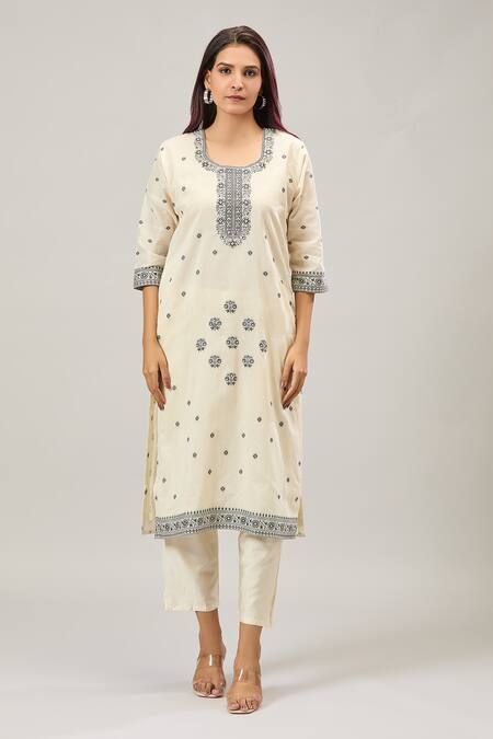Shop_Naintara Bajaj_Off White Cotton Round Neck Printed Kurta Set _Online_at_Aza_Fashions