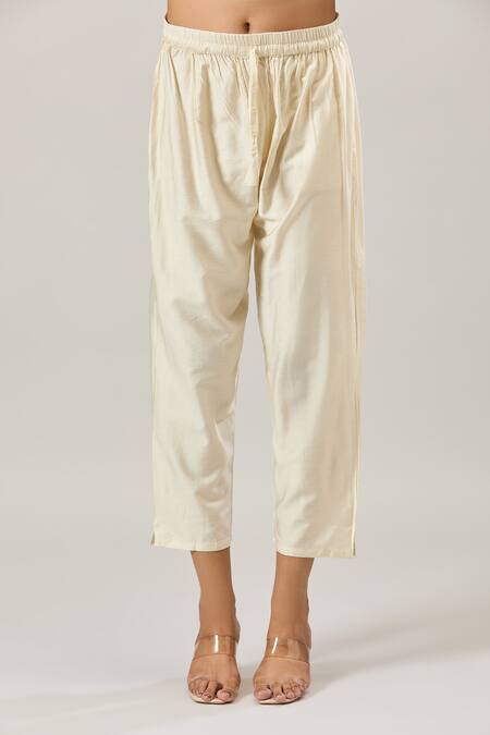 Naintara Bajaj_Off White Cotton Round Neck Printed Kurta Set _at_Aza_Fashions