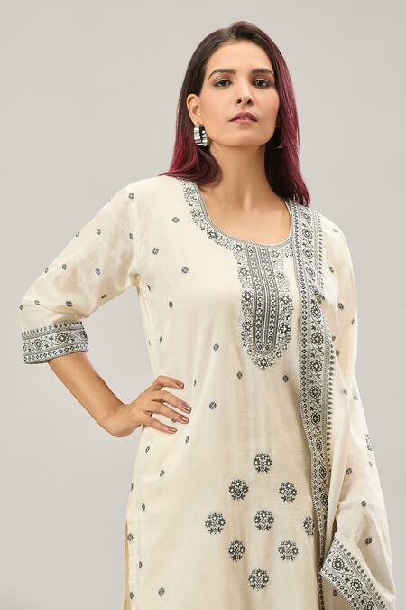Buy_Naintara Bajaj_Off White Cotton Round Neck Printed Kurta Set 