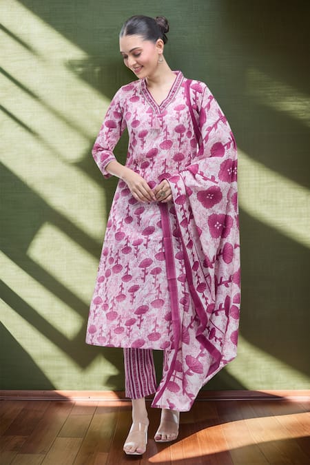 Samyukta Singhania Printed Kurta Set With Pant & Dupatta 