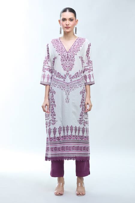 Naintara Bajaj_Off White Cotton Embroidery V-neck Printed Kurta Set With Dupatta _Online_at_Aza_Fashions