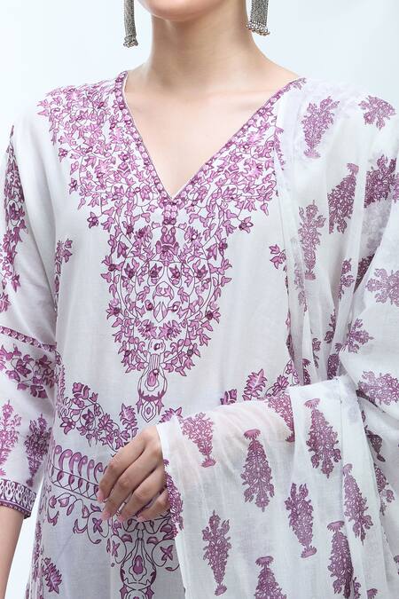 Shop_Naintara Bajaj_Off White Cotton Embroidery V-neck Printed Kurta Set With Dupatta _Online_at_Aza_Fashions