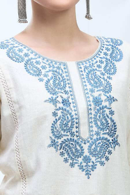 Naintara Bajaj_Off White Cotton Embroidery Round Neck Kurta Set _Online_at_Aza_Fashions