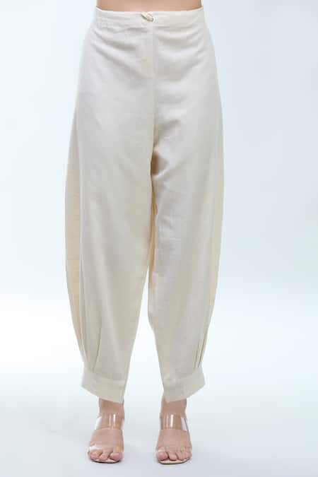 Naintara Bajaj_Off White Cotton Embroidery Round Neck Kurta Set _at_Aza_Fashions