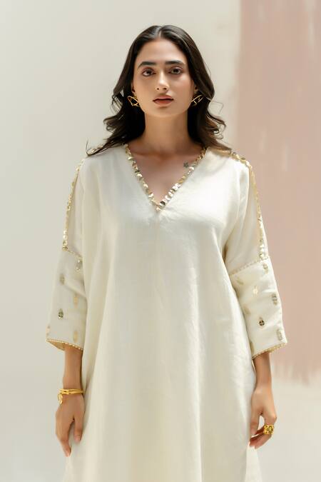 Shop Prahnaaya White Linen Embroidery V-neck Star Antifit Kurta And Pants Set Online at Aza Fashions Shop_Prahnaaya_White Linen Embroidery V-neck Star Antifit Kurta And Pants Set_Online_at_Aza_Fashions