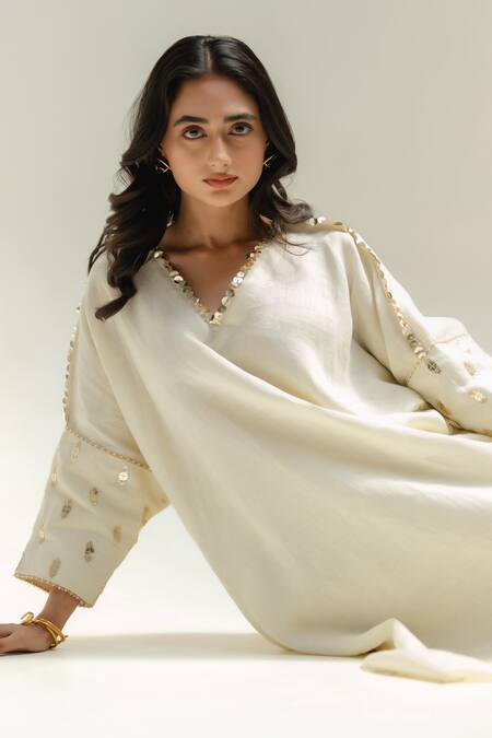 Prahnaaya White Linen Embroidery V-neck Star Antifit Kurta And Pants Set at Aza Fashions Prahnaaya_White Linen Embroidery V-neck Star Antifit Kurta And Pants Set_at_Aza_Fashions